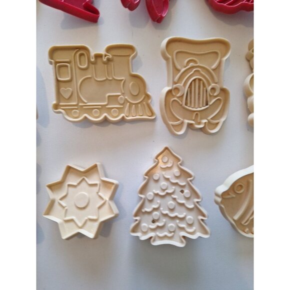 Tupperware & Hutzler 19 Holiday Plastic Cookie Cutters Christmas Easter Vintage - Picture 6 of 14